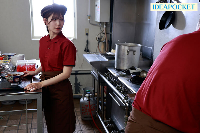 【現実であった生々しいノンフィクションストーリー】 牛丼屋で働く既婚者の私が女として見てくれる年下学生との不貞中出し性交にハマった理由 明里つむぎ明里つむぎ