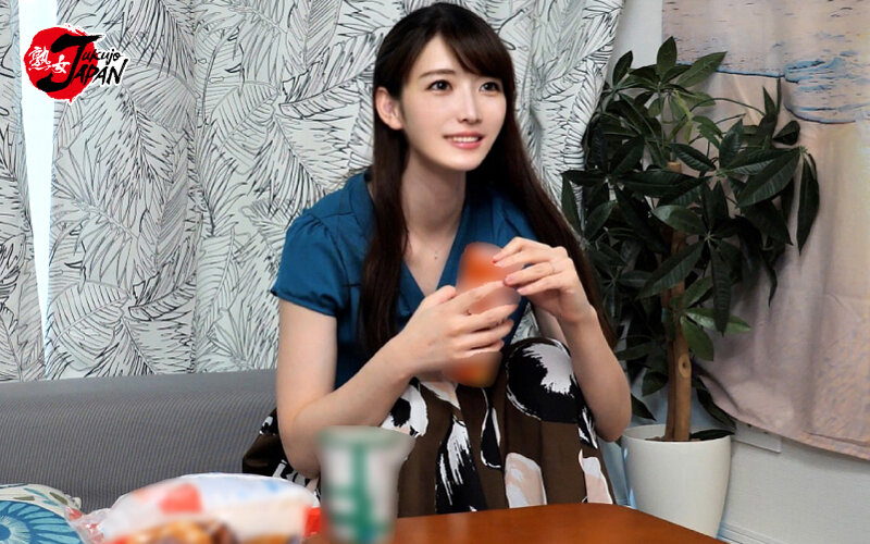 イケメンが人妻を部屋に連れ込んでSEXに持ち込む様子を盗み撮りしたDVD。019～強引にそのまま中出ししちゃいました～