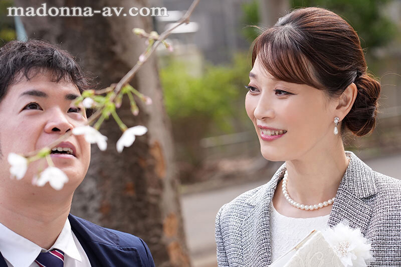 性欲も感度も最高潮！！最高峰のアラフィフ人妻・専属第2弾！！ 卒業式の後に…大人になった君へ義母からの贈り物―。 松本翔子松本翔子