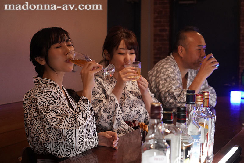 密着セックス ～夫の上司と夫の居ない温泉旅行で酒と不貞に溺れた私～ 上羽絢上羽絢