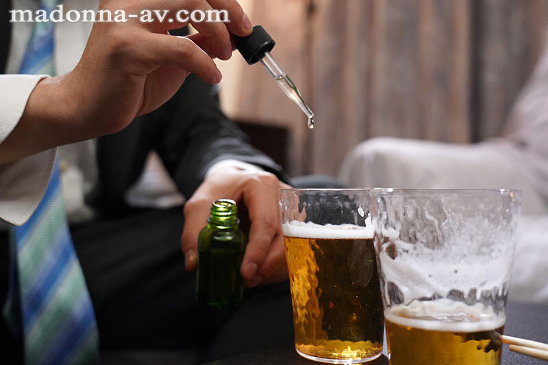 昔ツルんでいたセフレと偶然の再会… 部下の妻になっていたので、エビ反り媚薬キメセクで再び俺のオンナだと思い知らせた。 水川スミレ水川スミレ