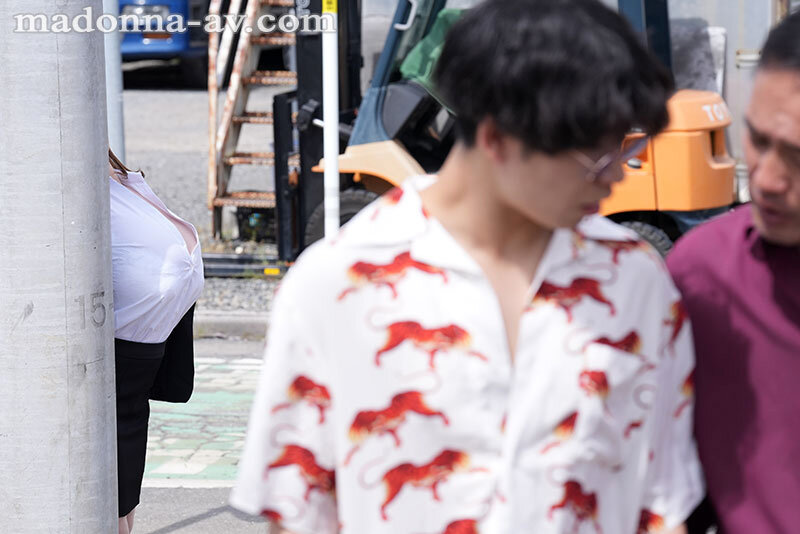 この大きな『任務（ミッション）』にはデカすぎる―。 Mcupに妨げられて潜入‘不能’…。人妻潜入捜査官 電信柱からハミ出てしまう悩ましき爆乳―。 叶愛叶愛