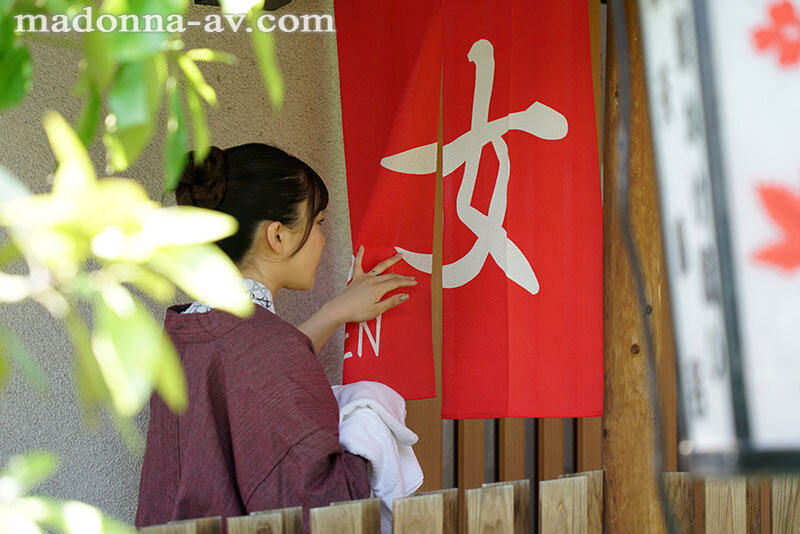 妻にタオル1枚だけ渡して、変態男が集う男湯に入らせてみましたー。 一乃あおい一乃あおい