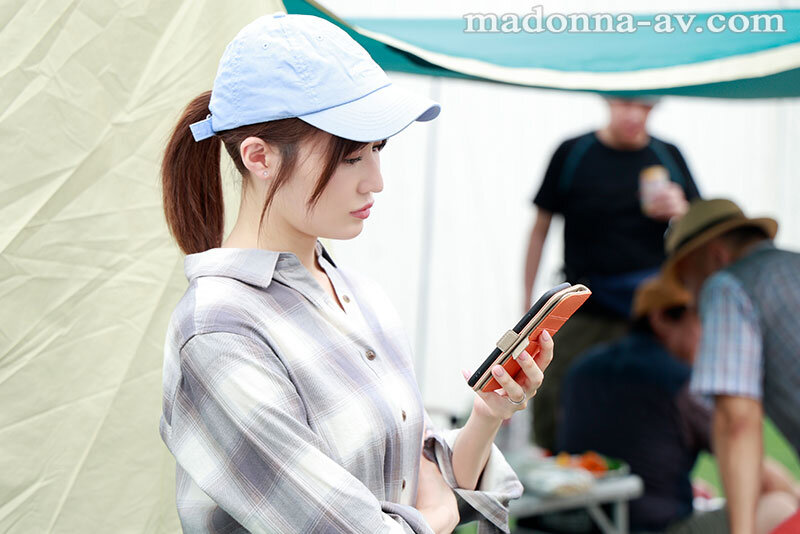 Gカップ美女、マドンナ移籍第一弾！！ 町内キャンプNTR テントの中で何度も中出しされた妻の衝撃的浮気映像 藤森里穂藤森里穂