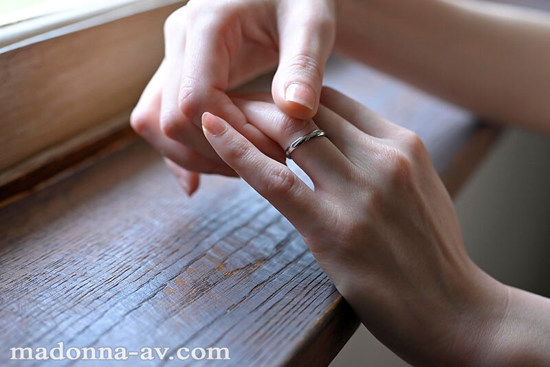 奥ゆかしい、その美しさを、より深く―。 新人 美貌と品格を併せ持つ人妻 森かおり 37歳 AV DEBUT森かおり