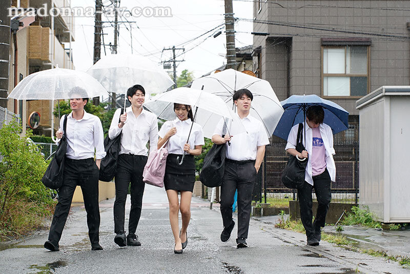 競泳水着から零れ落ちる豊満Jカップ 水泳部顧問、教え子に廻された輪●合宿 上羽絢上羽絢