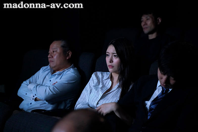 背徳の寝取らせシアタールーム 低俗男たちの醜い肉棒で汚された貞淑妻ー。 めぐりめぐり（藤浦めぐ）