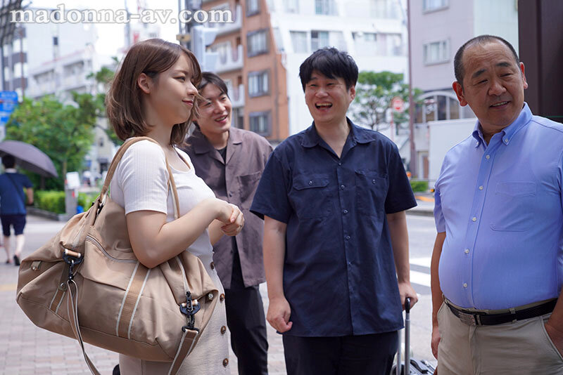 中途の人妻社員が肉便器と化すまで、部署全員で輪●し続ける温泉旅行。 高梨真緒高梨真緒