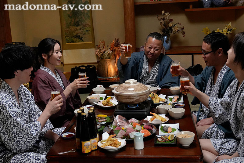 中途の人妻社員が肉便器と化すまで、部署全員で輪●し続ける温泉旅行。 宮下華奈宮下華奈