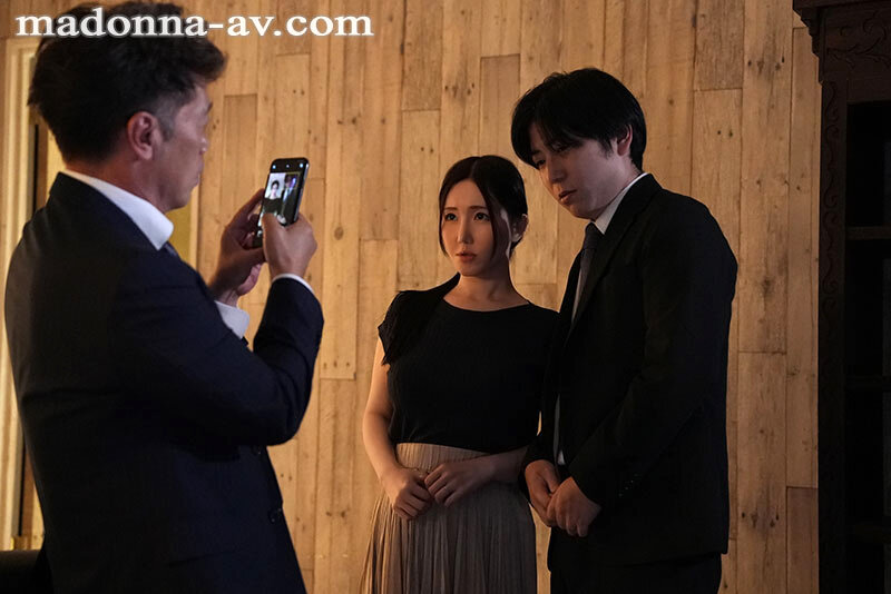 ヌードモデルNTR 上司と羞恥に溺れた妻の衝撃的浮気映像 夏目玲香夏目玲香