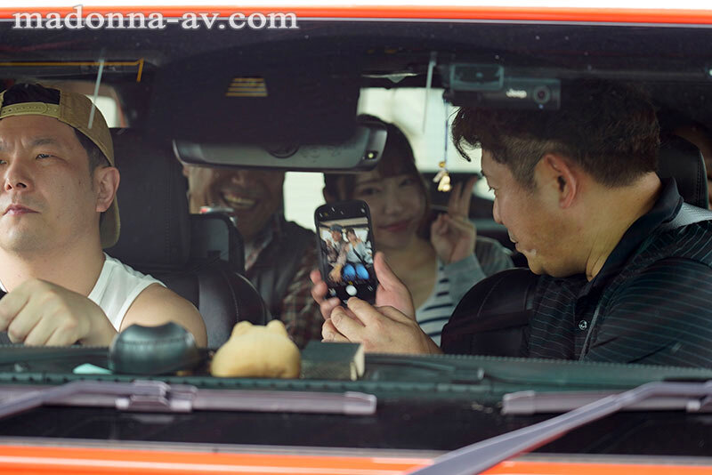 W専属第2弾！！若妻が中年男に溺れる本格NTRー。 町内キャンプNTR テントの中でまわされた妻の衝撃的寝取られ映像 さつき芽衣さつき芽衣