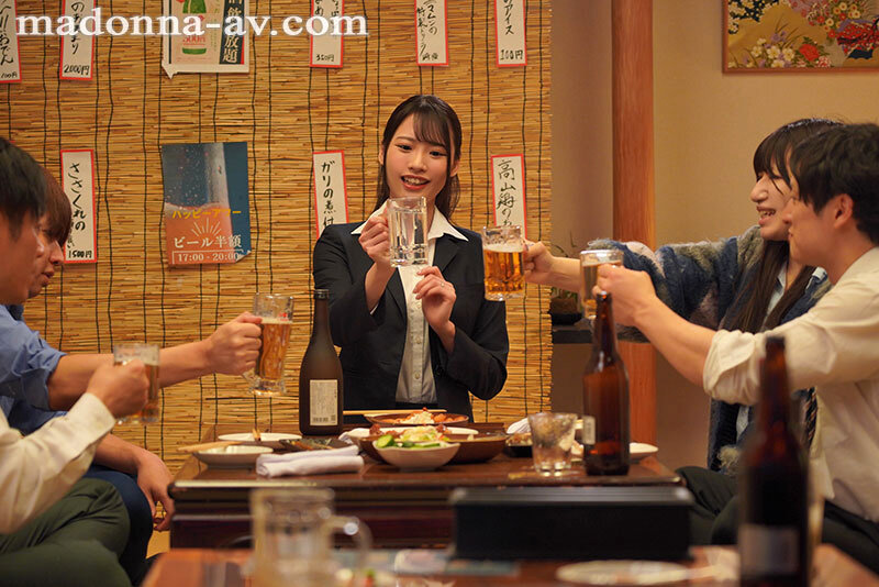 ベッドずり落ち性交。 悪のりサラリーマンにまわされた‘エビ反り’女子社員 月野江すい月野江すい