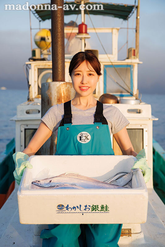 房総の海で出逢った。潮風を浴びた健康ボディ、’活きのイイ’地元妻―。 マドンナが見つけた、’海の幸’ 三好舞花 AVデビュー三好舞花