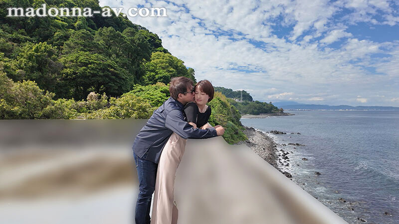 デビュー10周年記念、二度とないこの瞬間を全力で‘イキ’る―。 肉欲にまみれた『藍』色の海 向井藍を丸裸にする1泊2日のハメまくり中出し旅行向井藍