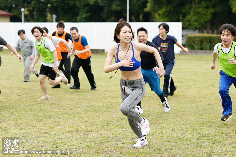3泊4日の合宿に引率した人妻は、気が狂うほどレ×プされ続けるー。 【走って捕まって犯●れて、走って捕まって犯●れる。】 夢実かなえ夢実かなえ
