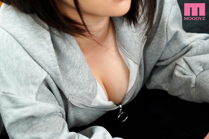 女として意識した事なかった幼なじみが隠れ巨乳だったのを知ってその場のノリでSEXを頼んでみた 佐藤りこ佐藤りこ