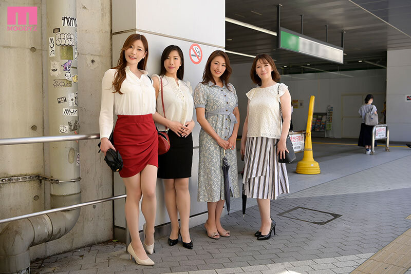 20年ぶりに集まったおばさんピンサロ同窓会 オクチ＆オマ〇コの花びら大回転でチ〇ポしゃぶりまくりハメまくり無制限中出ししまくった一日。 小早川怜子 翔田千里 山瀬美紀 葵百合香小早川怜子・翔田千里・山瀬美紀