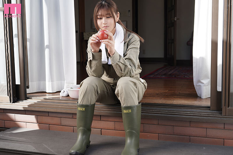 少子化が進みすぎて廃村寸前…！？実は脱いだら凄い美巨乳Gカップで村中の男を誘惑！排卵日は村中マラ喰い中出し求める農家の娘 佐山由依佐山由依