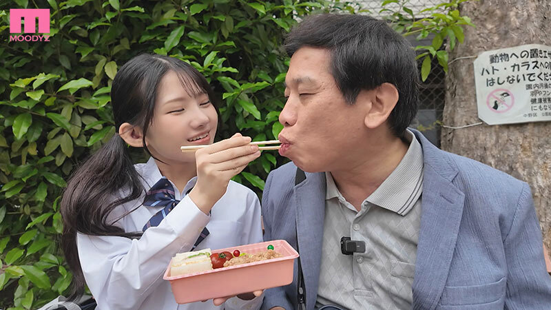 1日恋人ごっこ×おじさんぽ 制服J●のベロキス誘惑に負けた中年オヤジは自宅に連れ込み何度も、何度も、唾液を飲み合い中出しセックスしてしまった… 夏色みか夏色みか