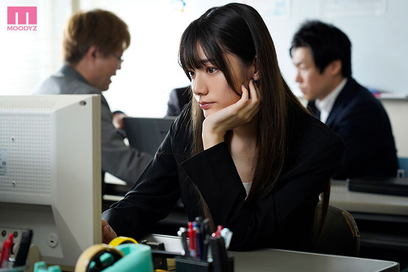 新型媚薬でキメセク洗脳美脚ガクブル気高き女捜査官レナ ポルチオ直撃媚薬で理性が吹き飛ぶほどイカされ続けた痙攣・監禁72時間 宮下玲奈宮下玲奈