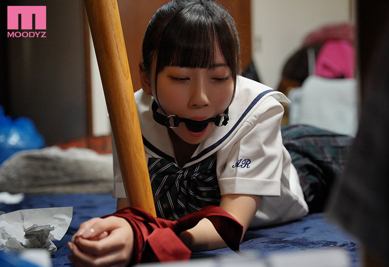 「みあちゃんに彼氏が出来たなんて…」 10年分の片思いが爆発する隣人の異常性欲オヤジが媚薬でキメセク監禁 ゴミ部屋で汗だく失禁いいなり同棲させられた3日間 七沢みあ七沢みあ