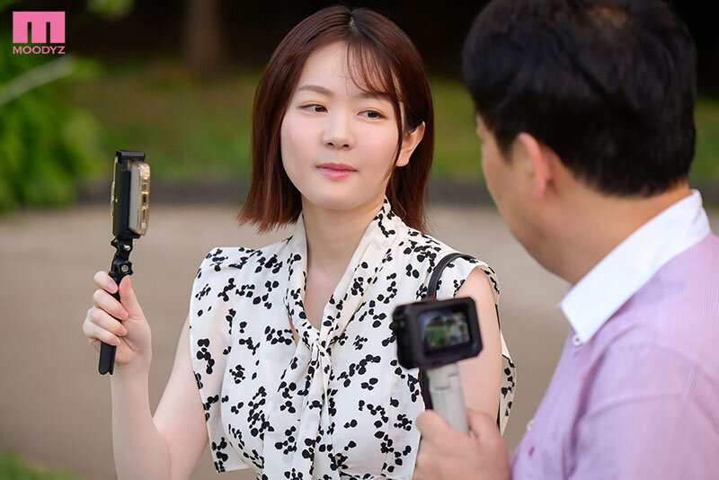 完璧フィギュア体型美少女とオジさんぽ後、お泊まりデート！翌朝まで生々ハメ撮りで中年テクに溺れイカされ続けた日 水卜さくら水卜さくら