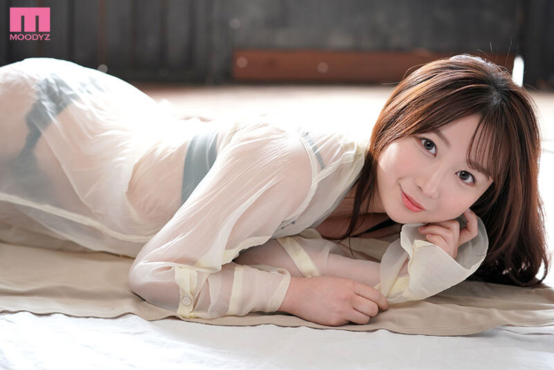 めっちゃ可愛い仲居さんが1ヶ月の禁欲を経て…感度MAX！超敏感おマ〇コにはじめての生ハメ＆中出し大絶頂！！ドキュメント 雨井理奈雨井理奈