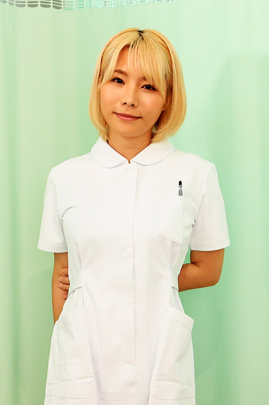 フェラチオしてくると噂の美人看護師 岡本莉里岡本莉里・雨宮凜