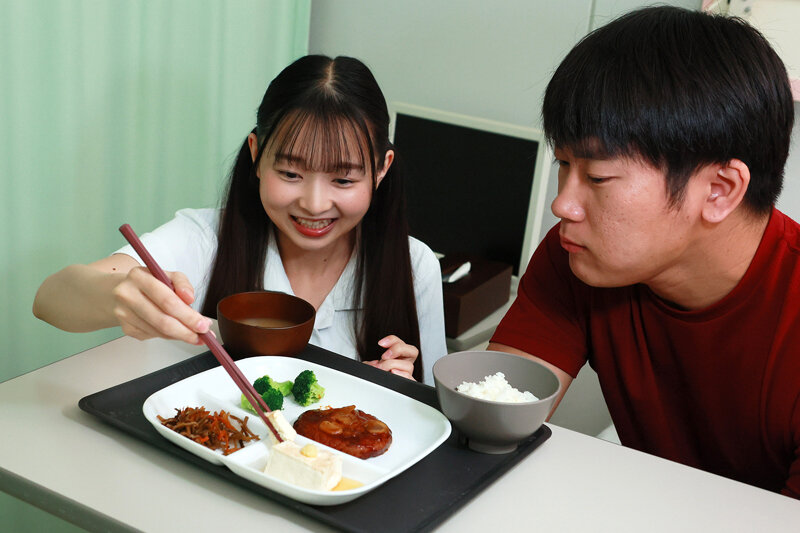 ドジっ娘だけど絶対的エロカワなので患者をムラムラさせちゃう新人ナース 望月つぼみ望月つぼみ