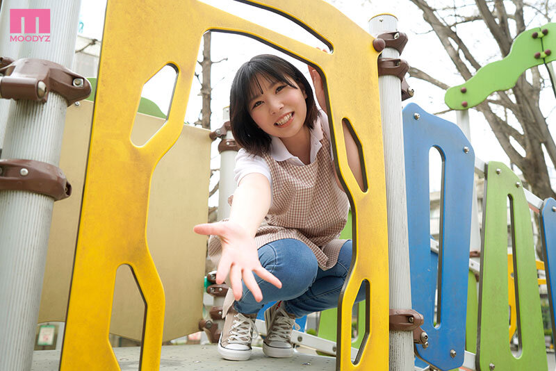 欲求不満な保育士のSEXはエロい。オジサン好きの薄給保育士は、平日もノーブラ乳首ビンビンGカップ。彼氏に内緒で出演。AVデビュー。 南見蒼南見蒼