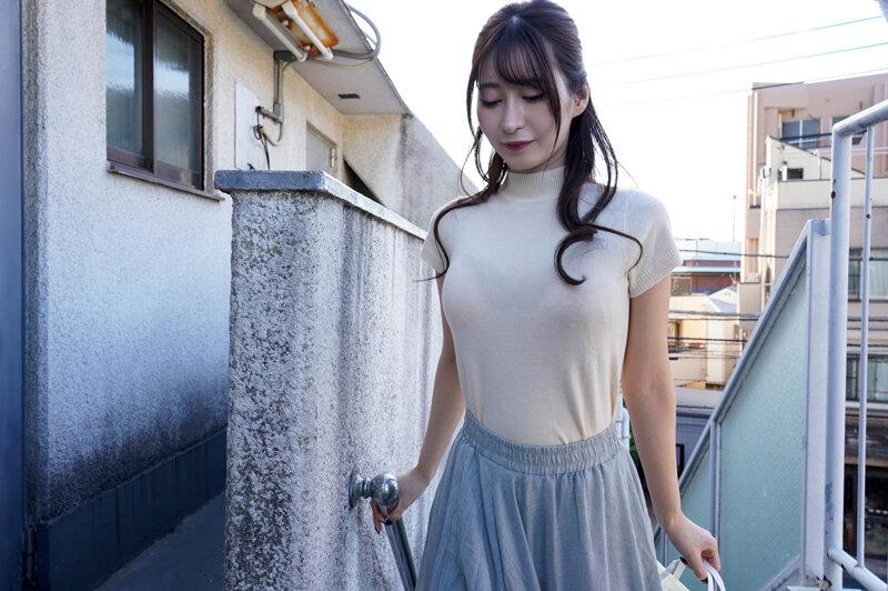 下の階に引っ越してきた人妻が巨乳すぎる！押しの弱さに付け込んで大きくてやわらかいおっぱいを堪能しながら中出し 夏夜える夏夜える