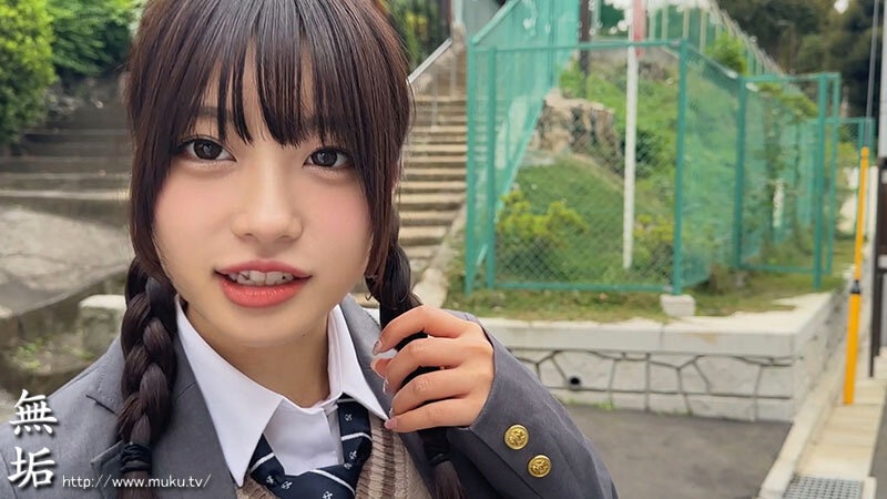 某投稿サイトで話題沸騰中！制服美少女No.1！ 最高にエロくて可愛い制服女子とハメまくりイチャラブSEX！ 超人気作BEST 4時間！