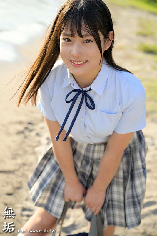 背伸びざかりの制服少女は修学旅行を抜け出してパパ世代おじさんとベロチューデート。そのままホテルに籠って何度も、何度も、中出しセックスでオトナを感じました。 天沢りん天沢りん