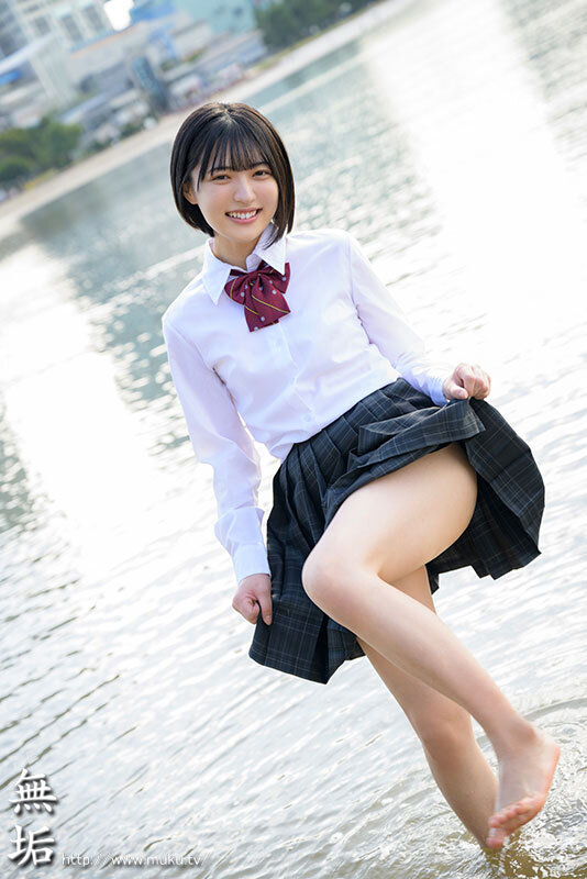 背伸びざかりの制服少女は修学旅行を抜け出してパパ世代おじさんとベロチューデート。そのままホテルに籠って何度も、何度も、中出しセックスでオトナを感じました。 虹村ゆみ虹村ゆみ