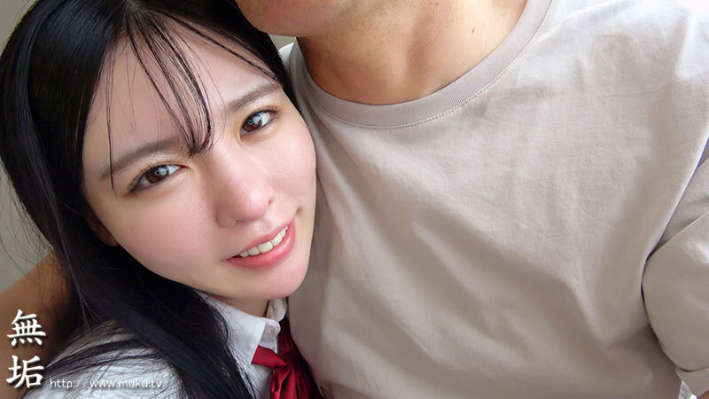 背伸びざかりの制服少女は修学旅行を抜け出してパパ世代おじさんとベロチューデート。そのままホテルに籠って何度も、何度も、中出しセックスでオトナを感じました。 黒島玲衣黒島玲衣