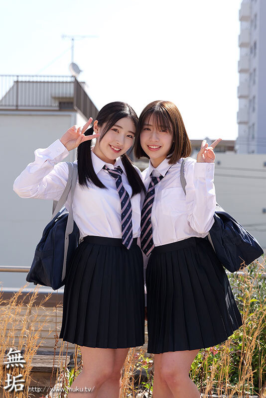 仲良し美少女2人組の間に挟まりたい。変態オジサン参上。 2人の生徒を家に呼び込み、スケベなコスプレをさせてヤリまくる。