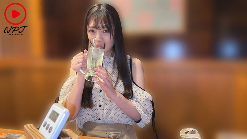 【彼氏に内緒で初撮り】押しに弱い女子大生ホテルお持ち帰り！！ ノリで勝手に中出しSEX！？それでもハメ撮り続けてラストは肉便器化。 すずちゃん（20歳）