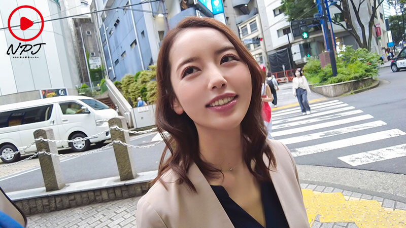 仕事の営業回り中に同僚女子社員とサボリラブホでハメ飲み【個撮】