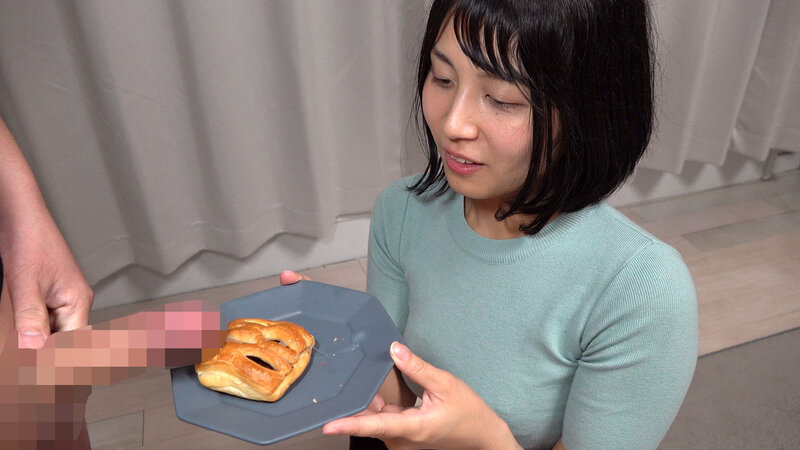 スイーツにザーメンをかけて食べてみる女の子たち