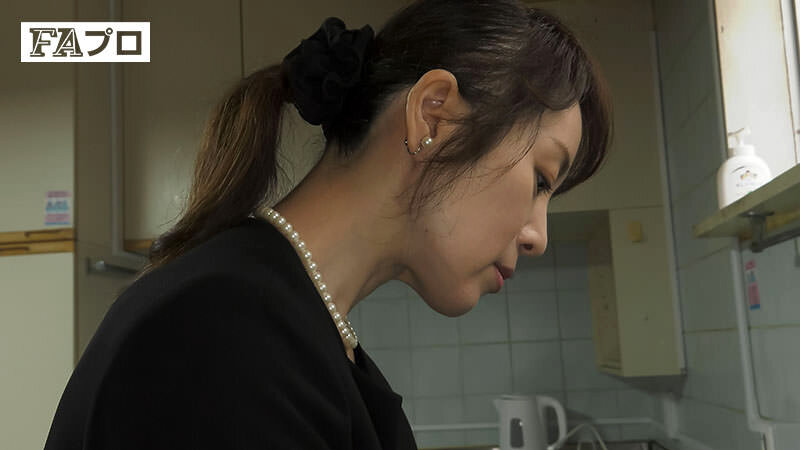 おばさんの接吻＆セックス 旦那の兄貴と…/ダブル不倫で…浜辺香奈子・水瀬彩加・西園寺美緒