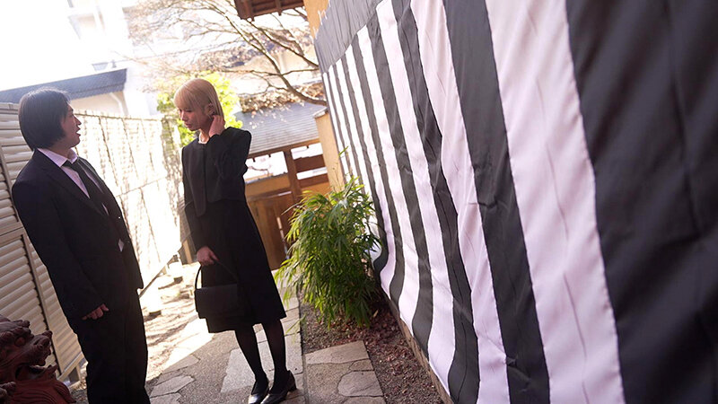 元カレの法事に派手髪で現れた不謹慎な金髪喪服ギャルを散々飲ませて泥●輪●レ●プ 希咲那奈希咲那奈