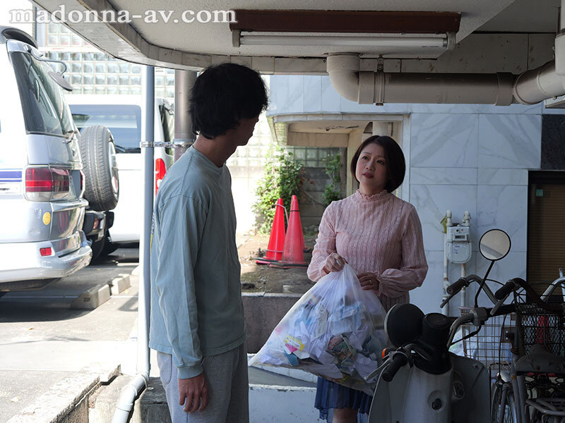 口辱いつも文句を言ってくる隣の口うるさい主婦を毎回チ〇ポで黙らせる口封じイラマレ〇プ 友田真希友田真希