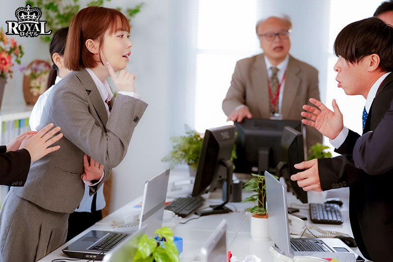 朝起きたら部屋に下着姿の同期女子社員！いつも生意気で悪態ばかりついてくるのに、甘えてきたので… 小栗操小栗操