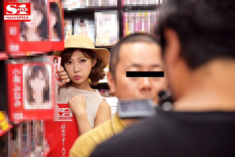 AVショップで明日花キララの人気度チェック 一般ユーザー突撃インタビュー！悪口言ったら背後から本人登場！キララのプロ技でヌキまくり好感度アップ大作戦！明日花キララ