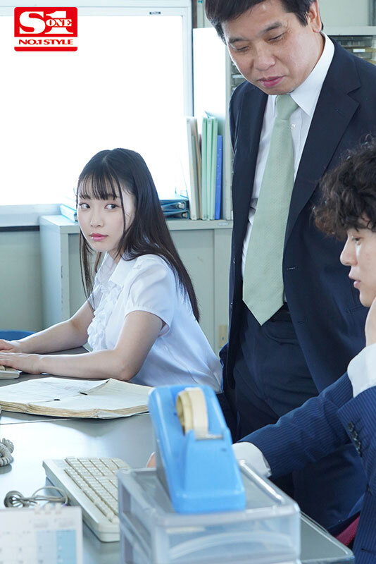 出張先で軽蔑している中年セクハラ上司とまさかの相部屋に…朝まで続く絶倫性交に不覚にも感じてしまったむっちり早熟ボディ新人社員 結月りあ結月りあ