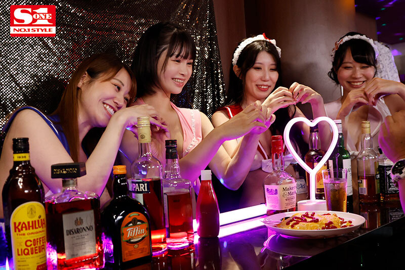 風俗店ギリギリ！？を攻める露出コス 国宝級ボディ店員がいる人気コンカフェ 過激裏オプションでムラムラさせちゃうぞ！ 日向陽葵日向陽葵