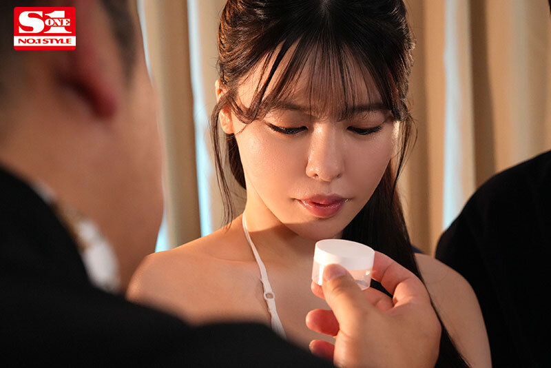 宙に浮くほど飛び跳ねるエビ反り媚薬漬け性交にどハマり堕ちた清楚な女子大生 黒島玲衣黒島玲衣