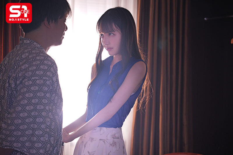 ロケ先で軽蔑している中年セクハラプロデューサーとまさか相部屋に… 朝まで続く絶倫性交に不覚にも感じてしまった地上波アイドル 石田佳蓮石田佳蓮