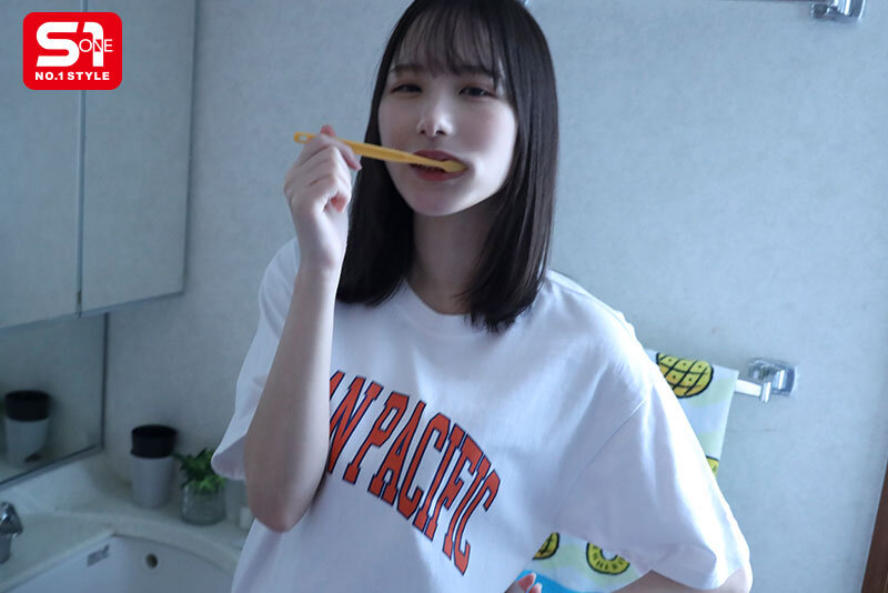 ヤリサーの男達に雑に寝取られといてピースなんかすんなよ… 僕の大切な年下彼女が大学のチャラ男たちとノリノリSEXを楽しんでいた…。 村上悠華村上悠華