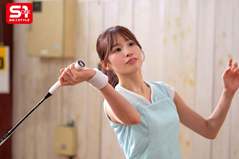 「先生のラケットが欲しいの」 バドミントン部のこんな可愛い教え子にこんなエロい求愛されたら…いくら教師の私でも手を出してしまう 未歩なな未歩なな